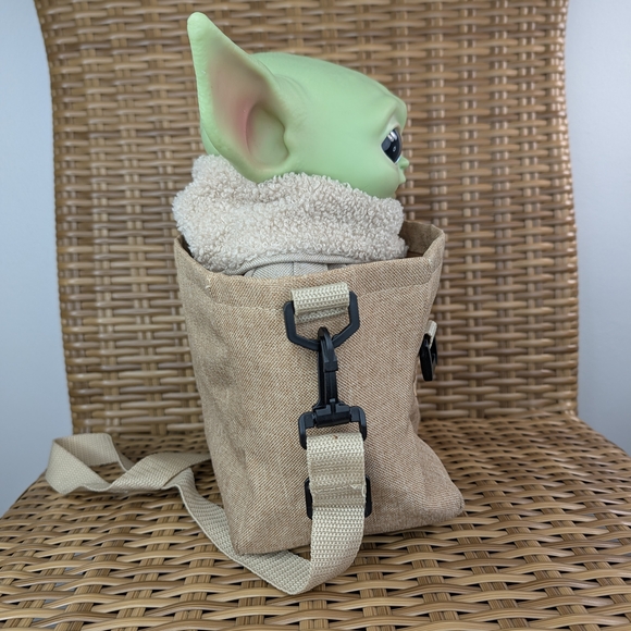 Star Wars The Mandalorian The Child Plush Bundle Baby Yoda Grogu Carrying Bag - Picture 5 of 11